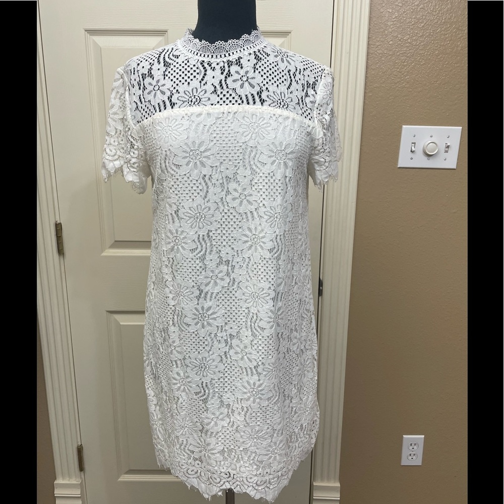 Beautiful VICI white dress